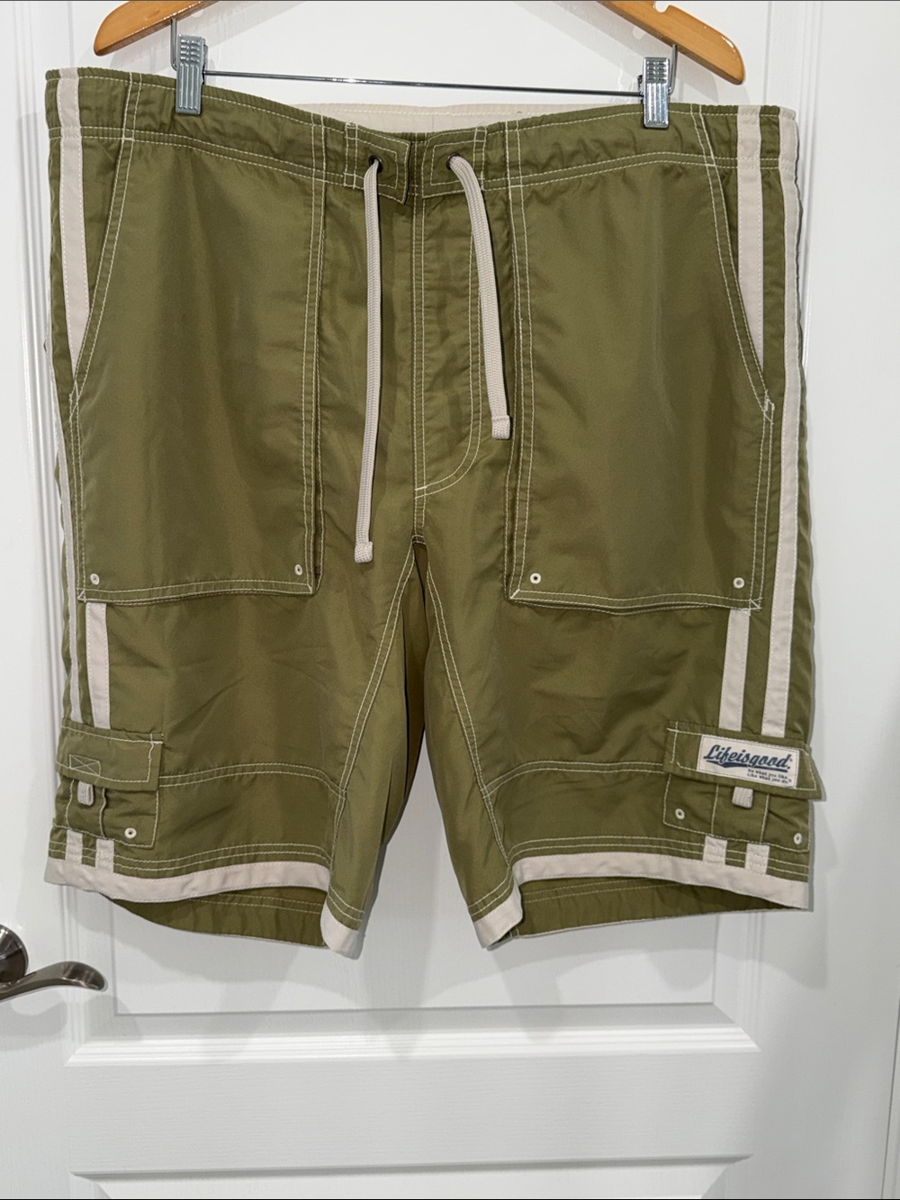 Life Is Good Olive & Cream Cargo Drawstring  swim Shorts size XLarge
